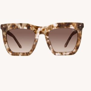 Dezi “Fall Back” Sunglasses